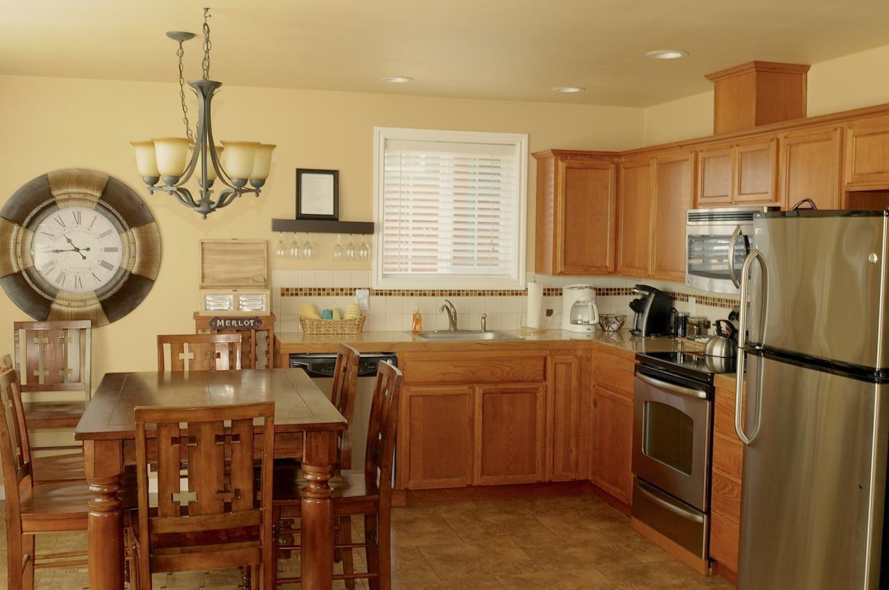 Collins Inn & Seaside Cottages (Adults Only) Ошен Шорс Экстерьер фото