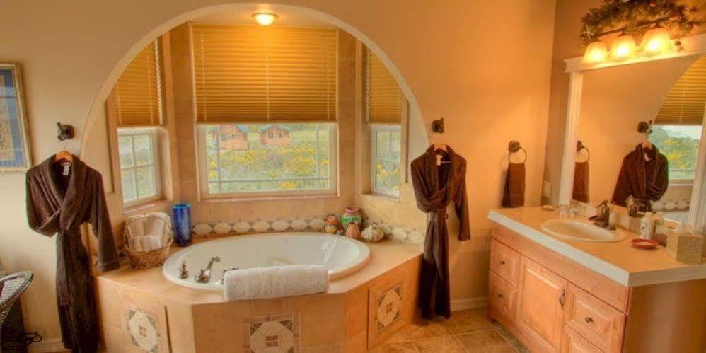 Collins Inn & Seaside Cottages (Adults Only) Ошен Шорс Экстерьер фото