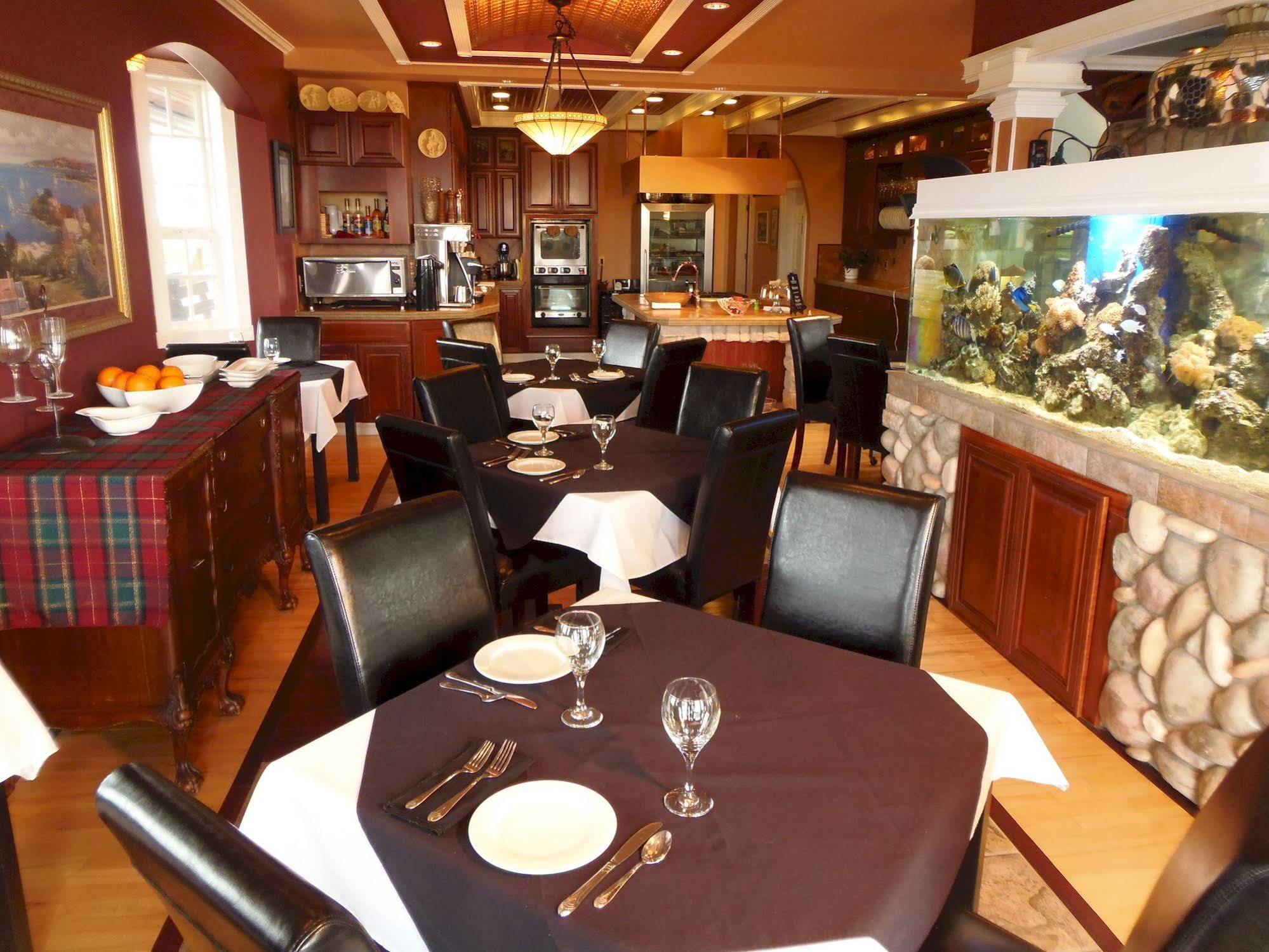 Collins Inn & Seaside Cottages (Adults Only) Ошен Шорс Экстерьер фото
