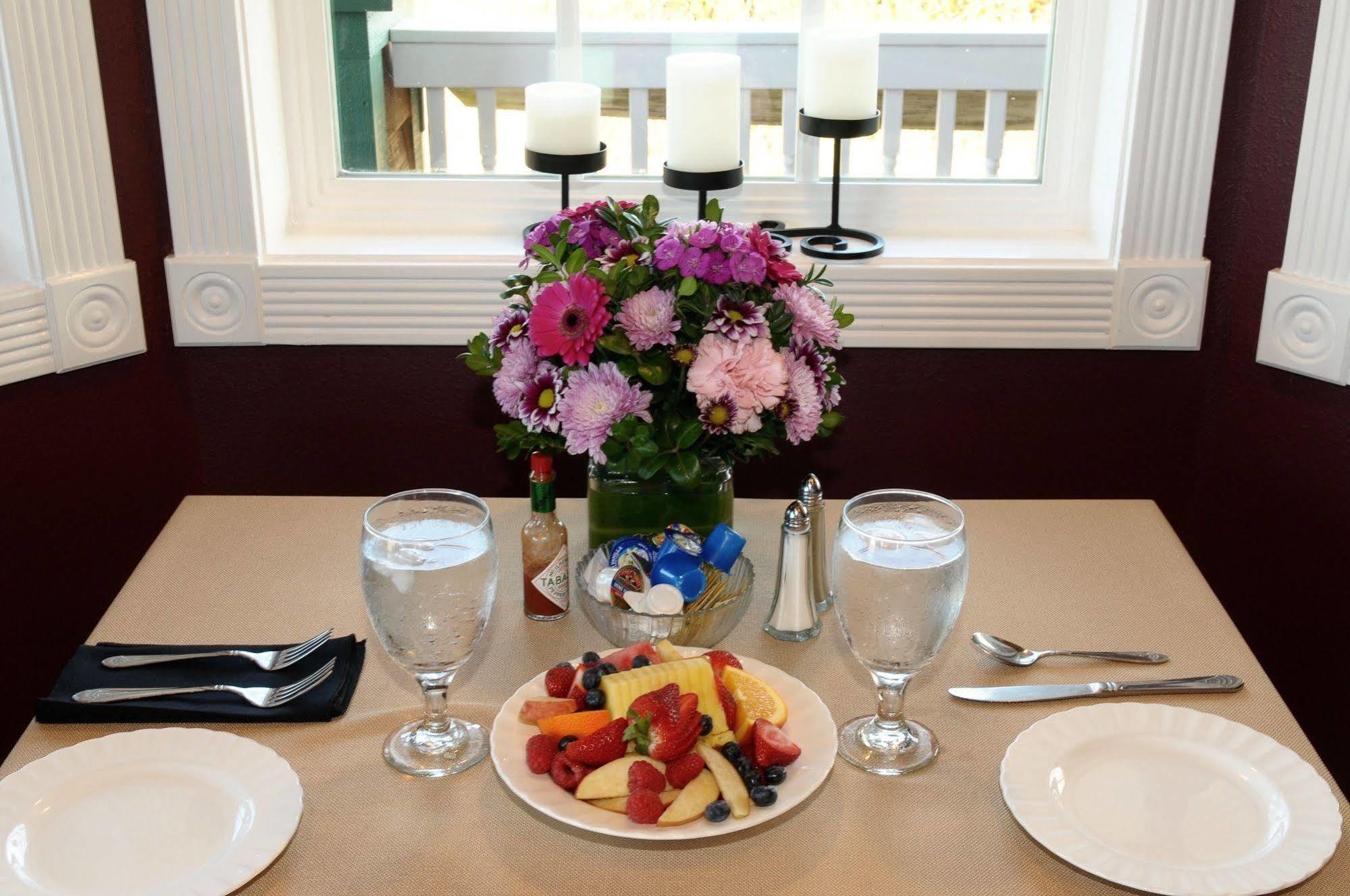 Collins Inn & Seaside Cottages (Adults Only) Ошен Шорс Экстерьер фото