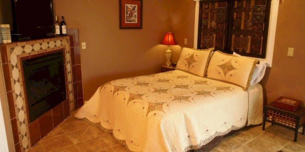 Collins Inn & Seaside Cottages (Adults Only) Ошен Шорс Экстерьер фото